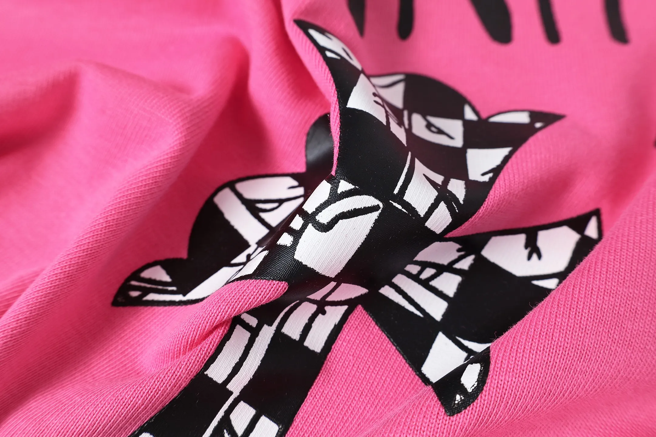 P150 Cross-border running quantity model, please do not place an order if you pursue quality - Chrome Hearts/Chrome Heart Graffiti✍️Letter cross short-sleeved T-shirt - High weight, high density and high quality. The wool is soft, delicate and skin-friendly. Soft and silky to the touch. Excellent warmth and skin-friendly properties - Custom-woven and custom-dyed, no color difference, regardless of fabric or workmanship details. Comparing the ordinary version on the market -Colour: pink -Size: S M L XL